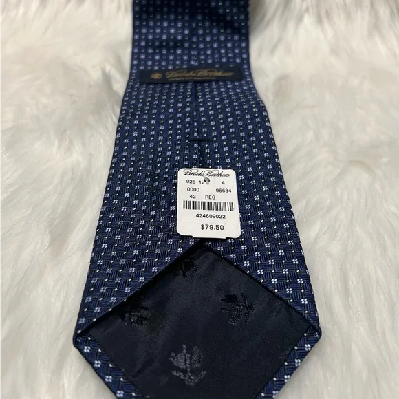 NWT Brooks Brothers Elegant Blue Patterned Men's Tie - Picture 3 of 7